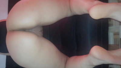 Манай ээж надад зул сарын бэлэг болгон өөрийн идээг өгдөг