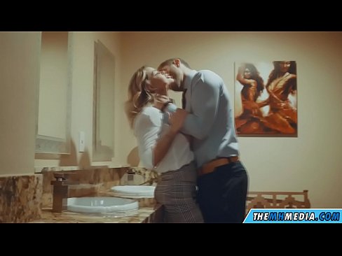 ❤️ Том биетэй шаргал үст таныг нийтийн бие засах газар уруу татах үед Секс видео порно дээр mn.com-porn-kai.ru ❌